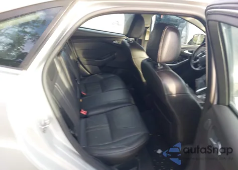 2013 Ford Focus Titanium z USA, uszkodzony, nr VIN 1FADP3J24DL369579